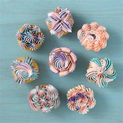 With this versatile tip, you can pipe stars create beautiful cakes, cupcakes, cookies and more with this wilton decorating tip set. 8 Ways to Decorate Cupcakes Using Tip 1E | Wilton