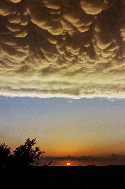 Atmospheric Phenomena 10 Mysterious And Amazing Shots Of Mammatus Clouds