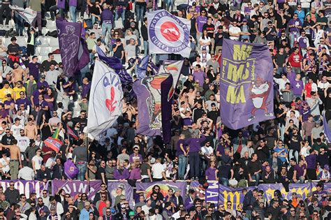 Heysel, intikam isteyen liverpool taraftarı için bir fırsat olarak görüldü. Fiorentina-Juve, vergogna al Franchi: adesivi contro le ...