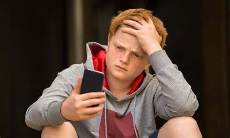 How Smartphone Addiction Is Affecting Teenagers Brains Daily Mail Online