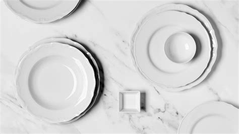 Free Photo Arrangement Of Different Sized Plates