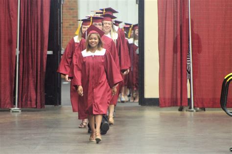 Salem High School Bids Farewell To Graduating Seniors Salem Times Register