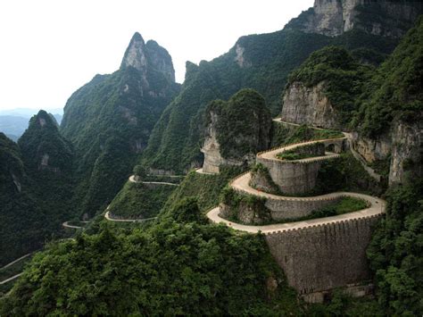 A Estrada De Tian Men Montain China Lugares Fantásticos