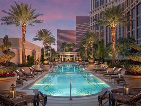 The Best Pools In Las Vegas Take The Plunge Jetsetter Las Vegas