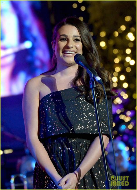 Lea Michele Sings At Seth Macfarlane S Grove Christmas Special Photo 3808290 Kristen Bell