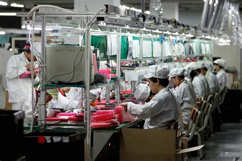 Apples Iphone Manufacturer Foxconn Replaces 60000 Of It