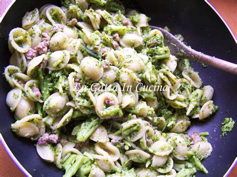 Broccoli rabe, or rapini, is a bitter green that comes into season in autumn. La Gatta In Cucina: Orecchiette cime di broccolo e salsiccia