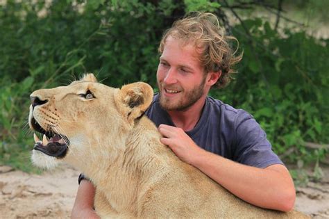 Amazing Photo Shows Lion Embracing Man Who Saved Her Life Photos