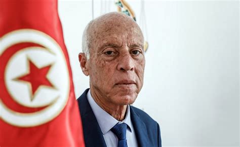 تونس قيس سعيّد يصعد في خلافه مع رئيس الحكومة Mnamerica