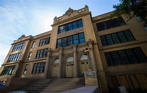 Can A 110 Year Old Dallas High School Look Sharp See How The Redo Is Going