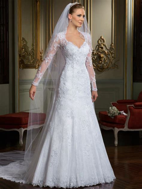 Romantic Sexy Open Back Long Sleeve Lace Wedding Dresses With Long Tail