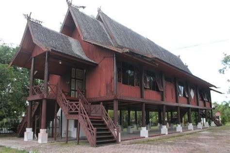 5 Rumah Adat Di Pulau Kalimantan