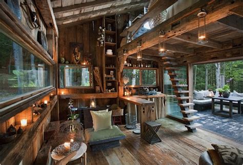 The cabin is located 1/2 mile from a country road making it very quiet and tranquil. Scott Newkirk's Cabin In The Woods - Off Grid World
