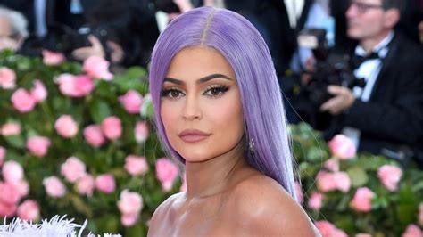 Kylie Jenners Kylie Skin Walnut Face Scrub Is Dividing The Internet