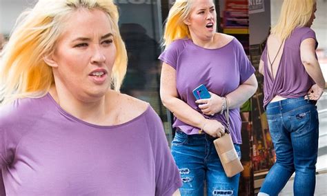 Mama June Goes Bra Free In Nyc After Boob Job Daily Mail Online