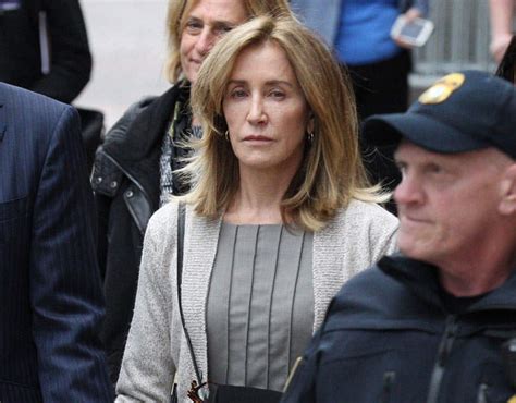 dlisted federal prosecutors want felicity huffman to serve a month in the clink