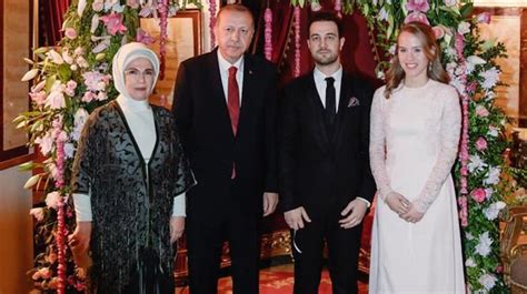 Annesi tülin demirören, babası ise iş adamı erdoğan demirören'dir. Yıldırım Demirören'in kızı evlendi: Nikah şahitliğini ...