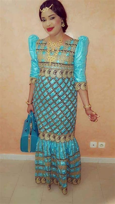 Bu uygulama, afrikalı kadına değer veren bazin stili bir seçim sunar. Pin by Marie Gueye on taille mame | African attire ...