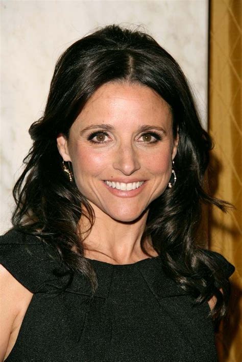 Julia Louis Dreyfus She Made Her Million Dollar Fortune With Fathers Day Planes