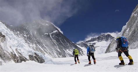 Deadly Everest Avalanche Three Guides Still Missing After Disaster