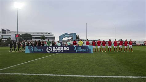Bom lance do casa pia, com o remate de jota, de pé esquerdo, ligeiramente ao 14 min: Benfica B Casa Pia 19.ª Jornada II Liga - SL Benfica