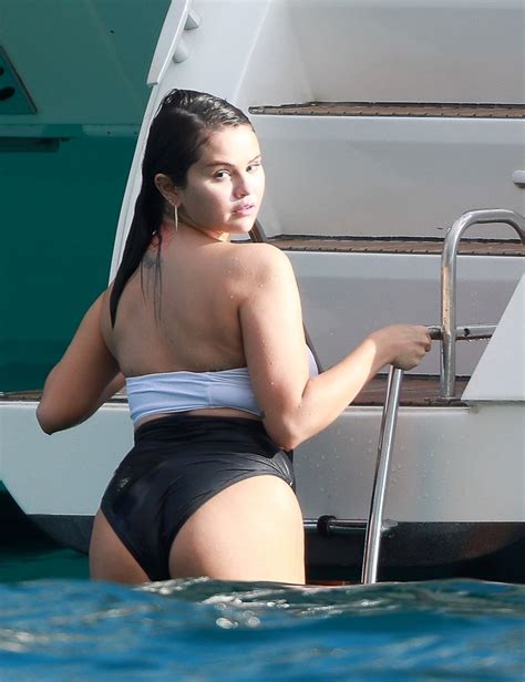 Selena Gomez In Bikini On Vacation In Cabo San Lucas 01012023 Hawtcelebs