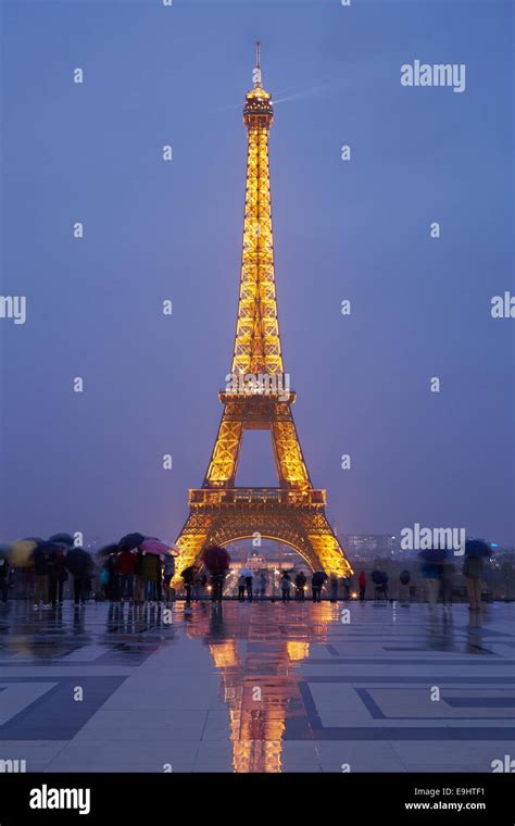 Eiffel Tower In The Rain Hi Res Stock Photography And Images Alamy