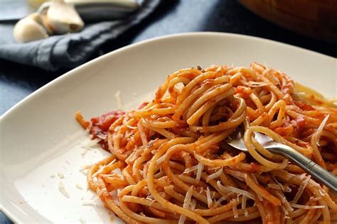 Hd Wallpaper Cooked Pasta With Tomato Sauce On Plate Spaghetti Food