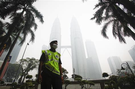 Haze and palm oil, police brutality, khazanah divestments, and more. Prepare Your Lungs, Malaysians, For Haze Season Is Back ...