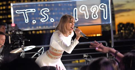Taylor Swift 1989 Leverages Social Media To Actually Sell Music