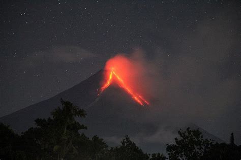 Mayon Volcano To Stay On Alert Level 3 Amid Recent ‘effusive Eruption