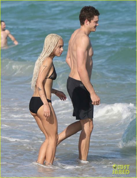 Zoe Kravitz Karl Glusman Hit The Beach On Christmas Eve Photo Bikini Karl Glusman