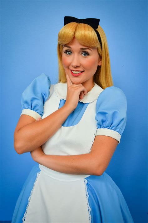 Pin By Redacted On Szőke Lányok Disney Princess Hairstyles Disney Face Characters Alice In