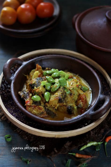 This dish can be served alone, or a part of a big meal (nasi campur, nasi kuning or rijstaffel). Resep Sayur Sambal Goreng Tempe Pete / Resep Dan Cara ...