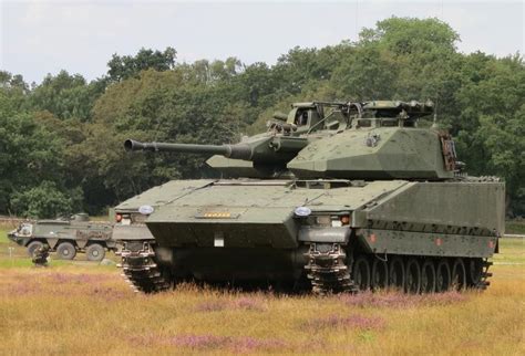 schwedische cv90 schützenpanzer auf dem weg in die ukraine video