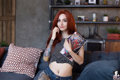 Lure Suicide Women Model Redhead Long Hair Looking At Viewer