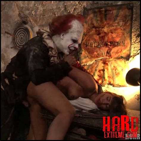 Naomi Bennet And Clown Enzo74