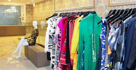 Take tammi's stuff out of her place! Chicago Deals: Luxury Garage Sale | Lauren Messiah
