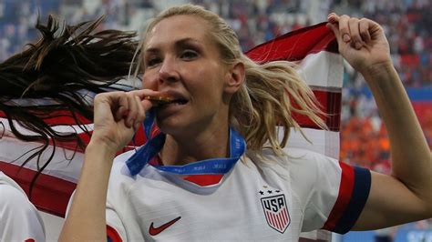 allie long briefly drops american flag during world cup celebration kelley o hara picks it up