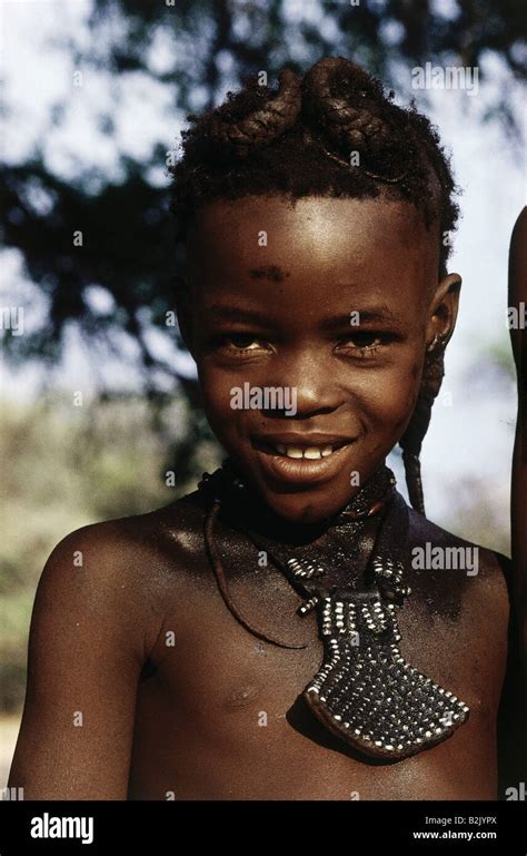 Himba Kinder Fotos Und Bildmaterial In Hoher Auflösung Seite 2 Alamy