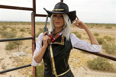 K Free Download Cowgirl Armed And Dangerous Blonde Gun Model Hat Hd Wallpaper Peakpx