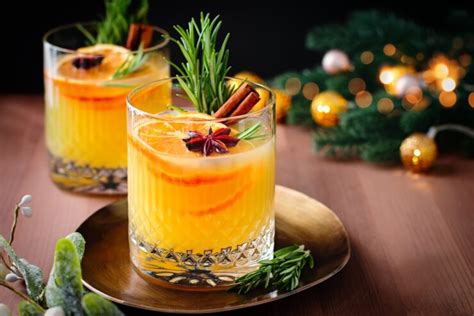 19 Best Bourbon Christmas Cocktails To Drink