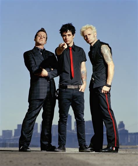 Gambar Foto Green Day Sabet Penghargaan Grammy Best Rock Album Untuk