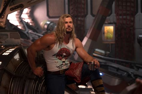 Chris Hemsworths Thor Love And Thunder Prep Workouts Details