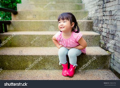 Photo De Stock Little Asian Girl Need Pee Playground 478656796