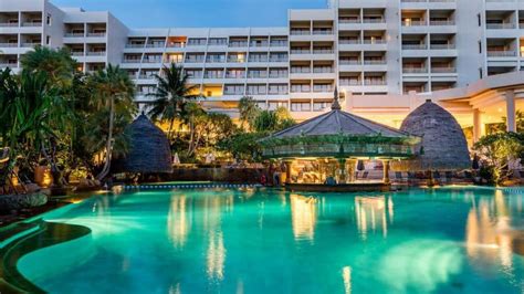 Also known as the pearl of the andaman sea, this beautiful island boasts the clear blue. Top 10 Luxury Hotels in Phuket - Thailand Travel Guide ...