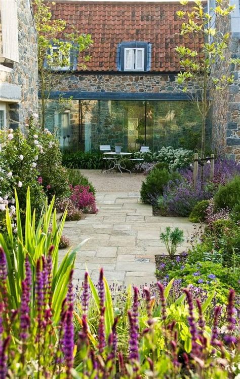 30 Courtyard Garden Ideas Garden Designs Uk With Pics Billyoh Blog