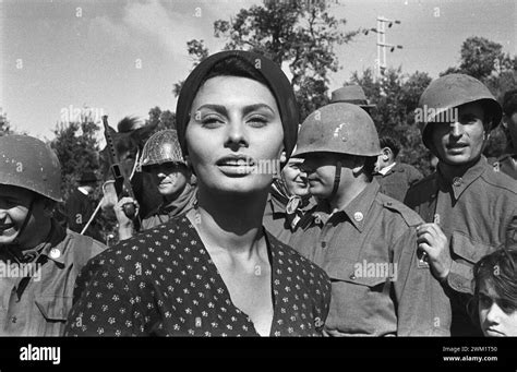 Mme Actriz Sophia Loren En El Plat De La Pel Cula