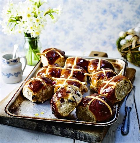 Toms Ultimate Easter Feast Toms Tear N Share Hot Cross Buns
