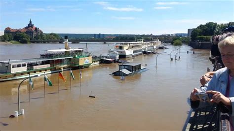 Hochwasser Der Elbe In Dresden 05062013 Youtube